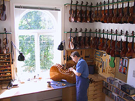 overalt lilla Ondartet Violinmaker Jens Stenz [The Workshop]